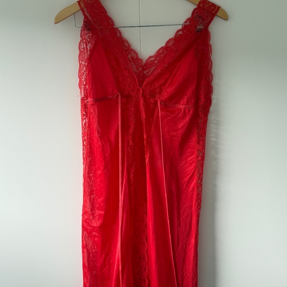 Red Lace Tie Front Robe - Picture 2 of 4
